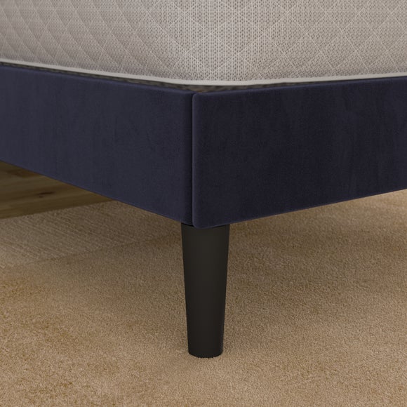 Carousel navigation image position 3 of 7