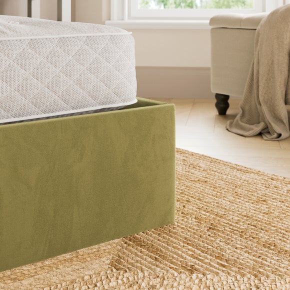 Carousel navigation image position 4 of 10