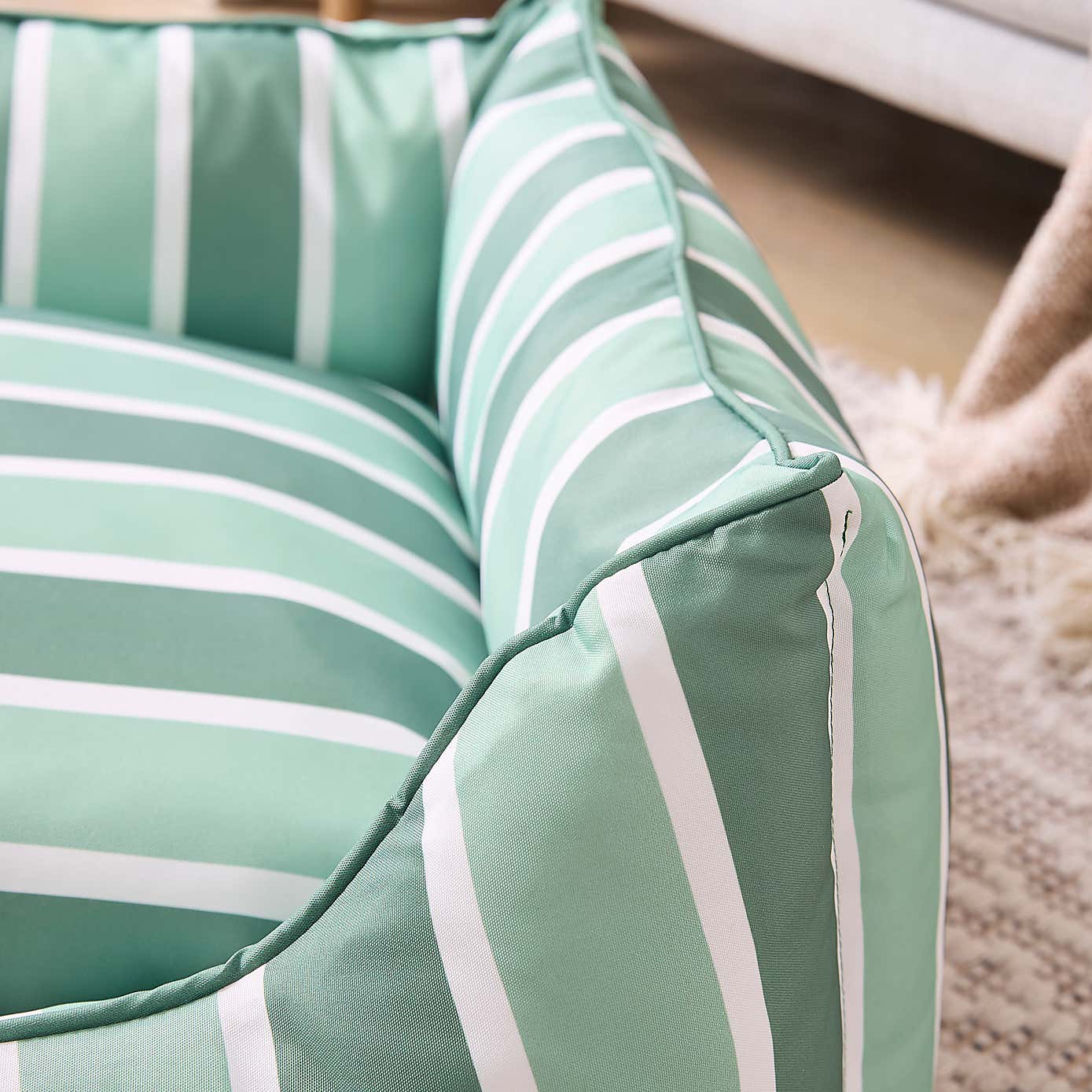 Carousel zoom image position 3 of 4