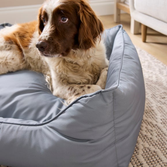 Carousel navigation image position 3 of 4