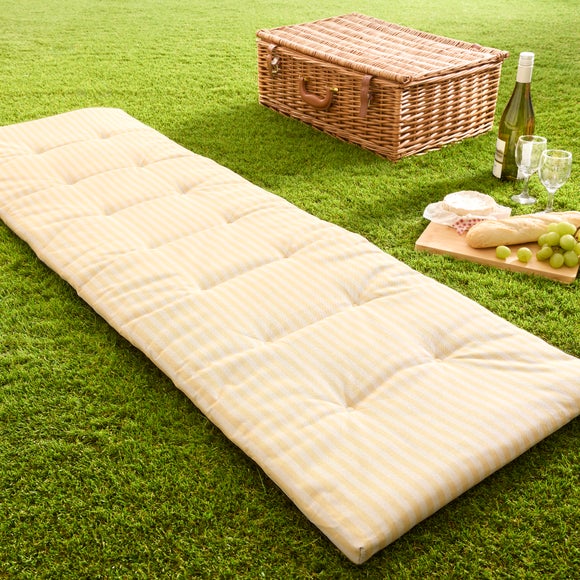 Striped Water Resistant Roll Mat