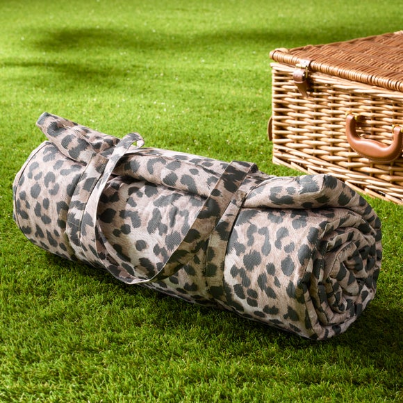 Carousel navigation image position 2 of 6