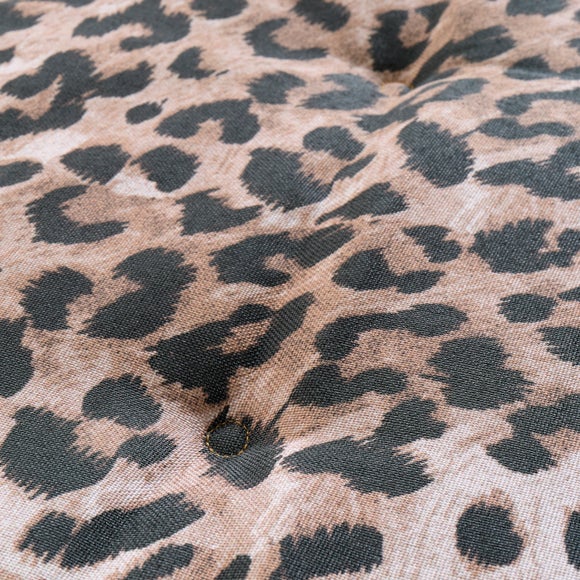 Carousel navigation image position 4 of 6