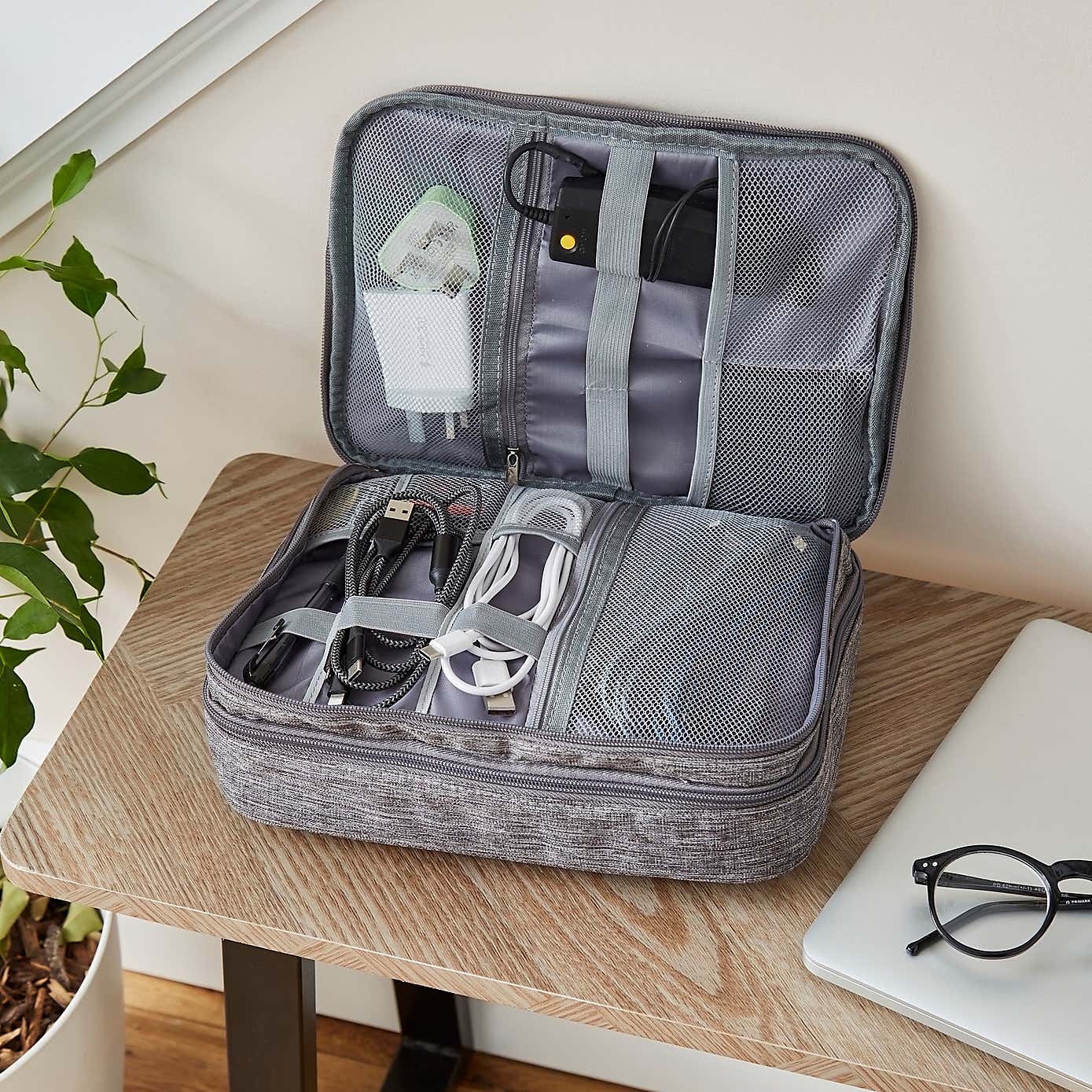 Carousel zoom image position 3 of 4