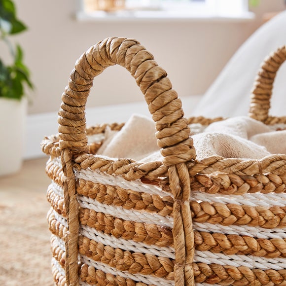 Carousel navigation image position 2 of 3