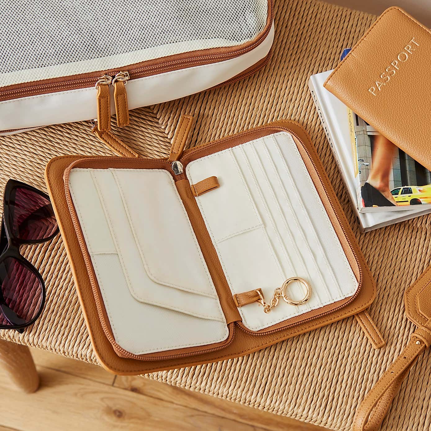 Carousel zoom image position 2 of 3