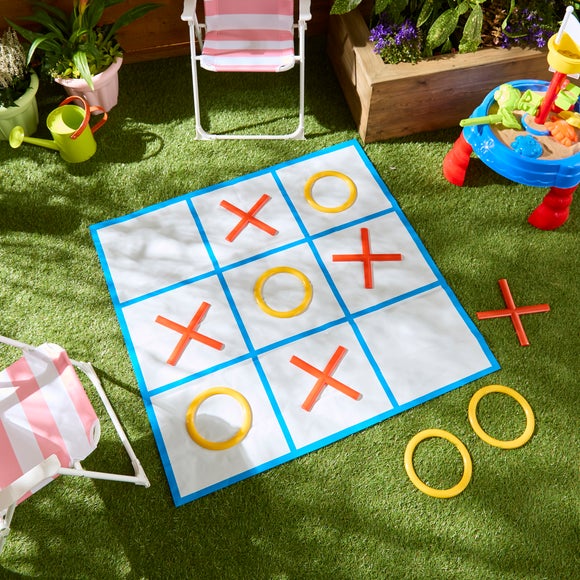Giant Noughts and Crosses Game