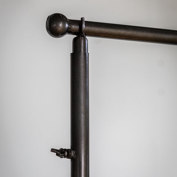Carousel navigation image position 3 of 5