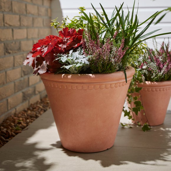 Scalloped Edge Smooth Fibre Clay Plant Pot