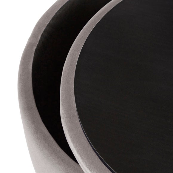 Carousel navigation image position 4 of 8