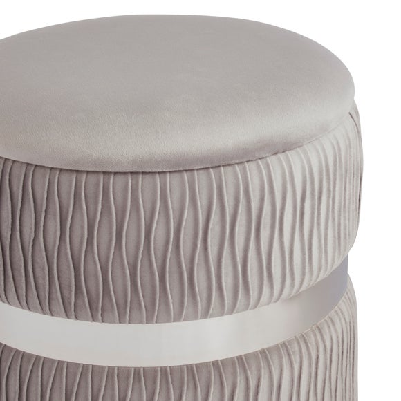 Carousel navigation image position 3 of 6