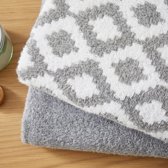 Set of 2 Geometric Bath Sheets