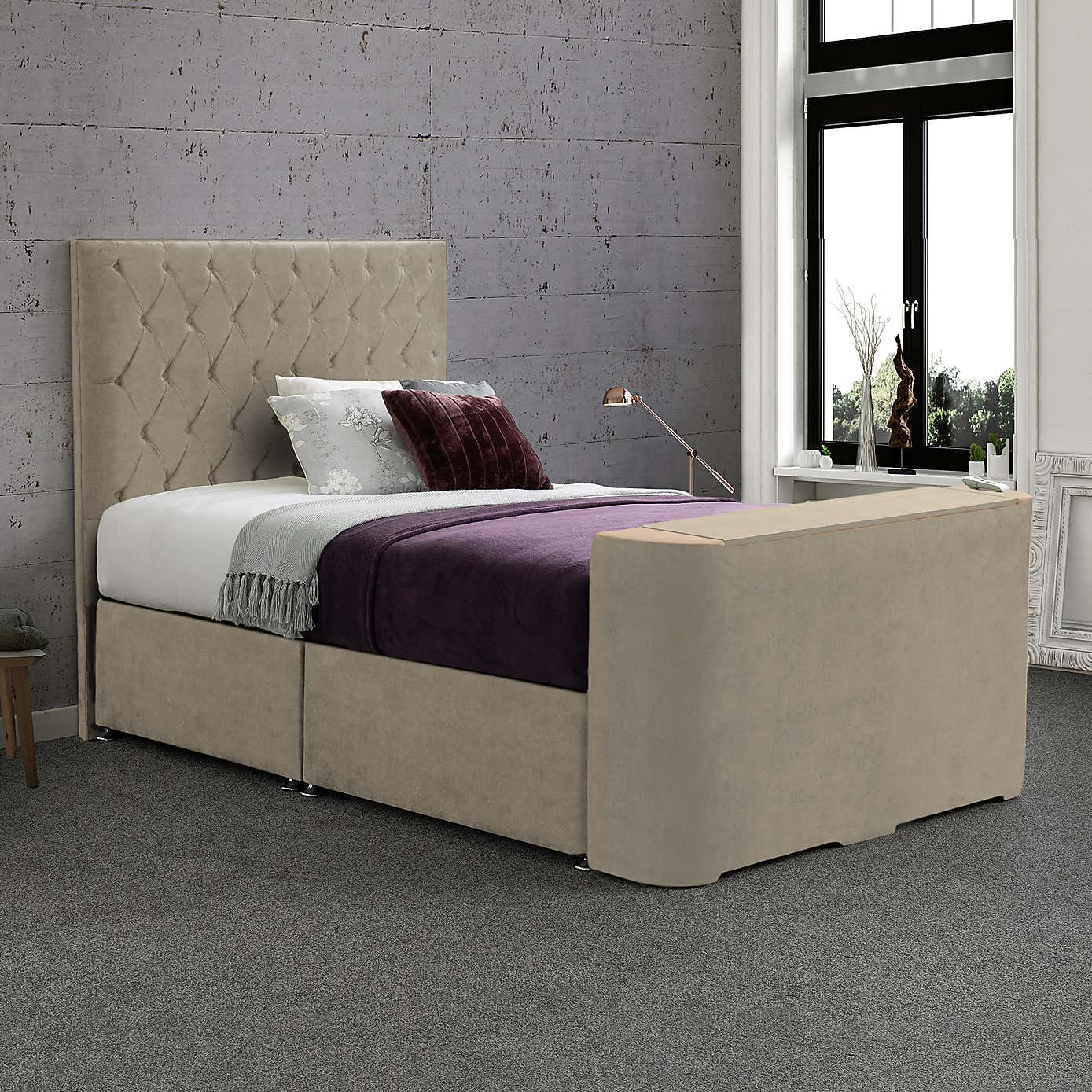 Carousel zoom image position 2 of 4