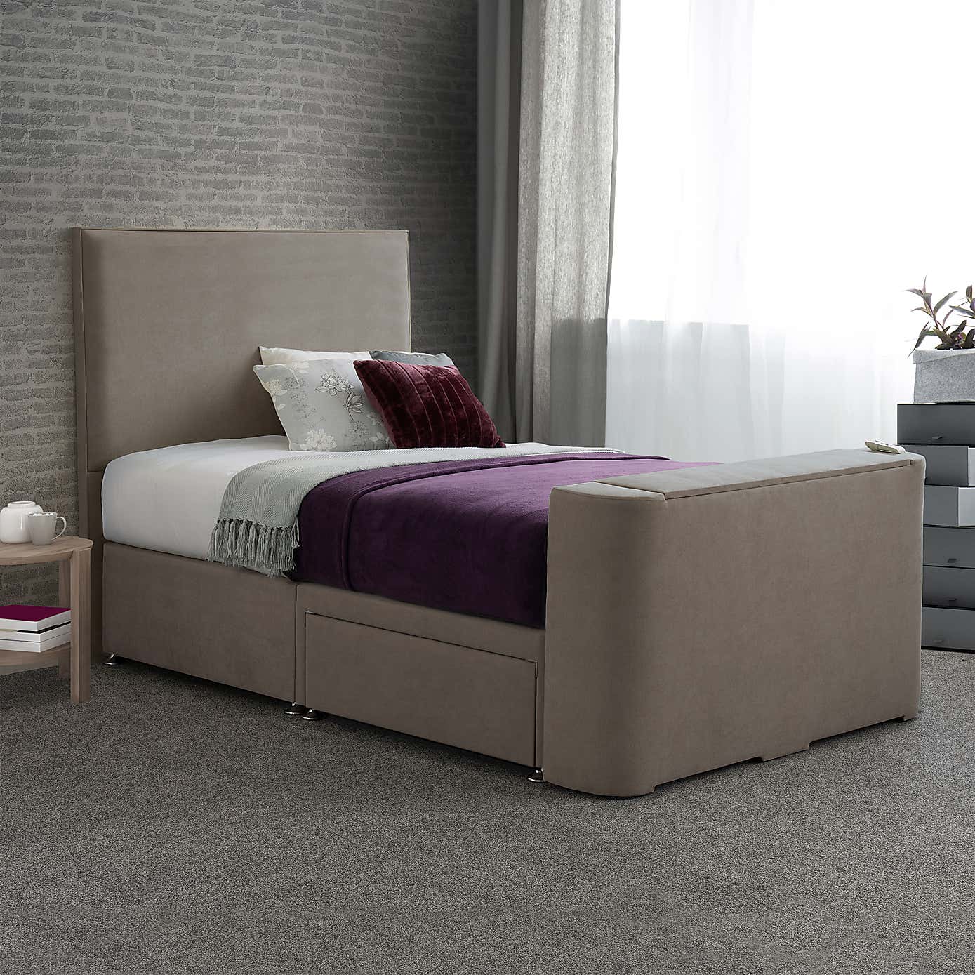 Carousel zoom image position 2 of 4