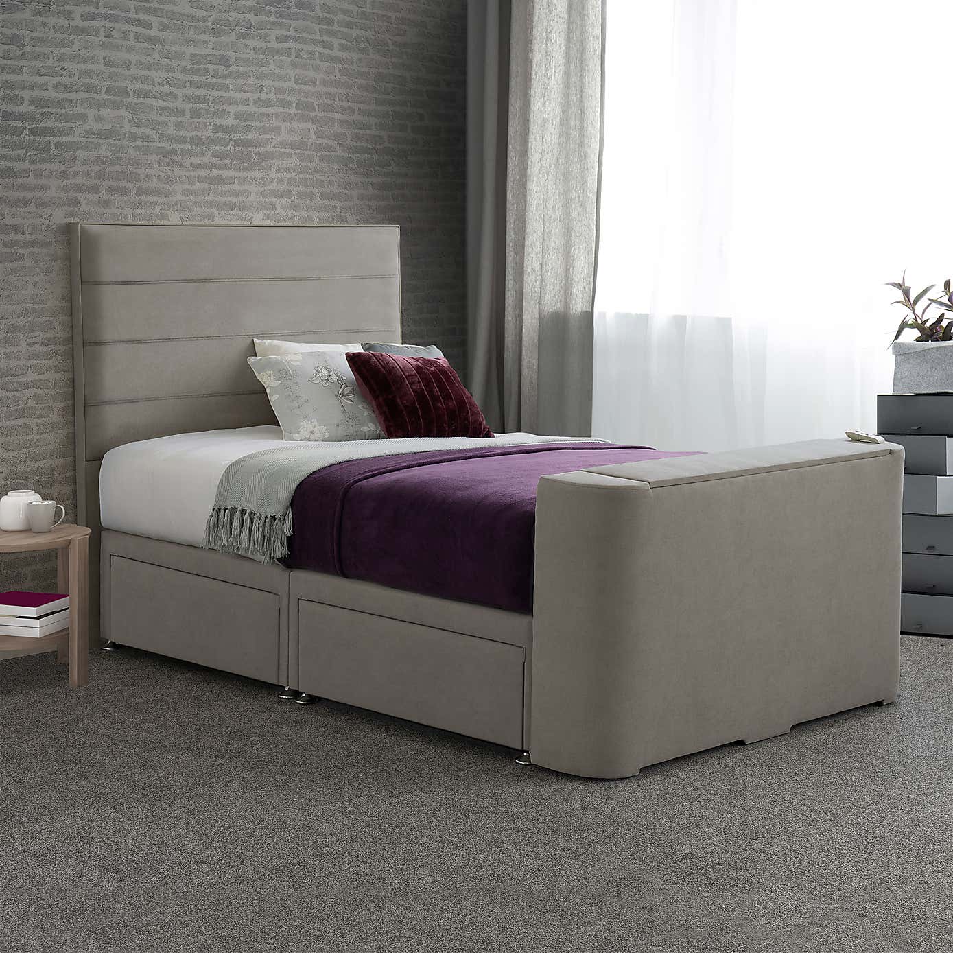 Carousel zoom image position 2 of 4