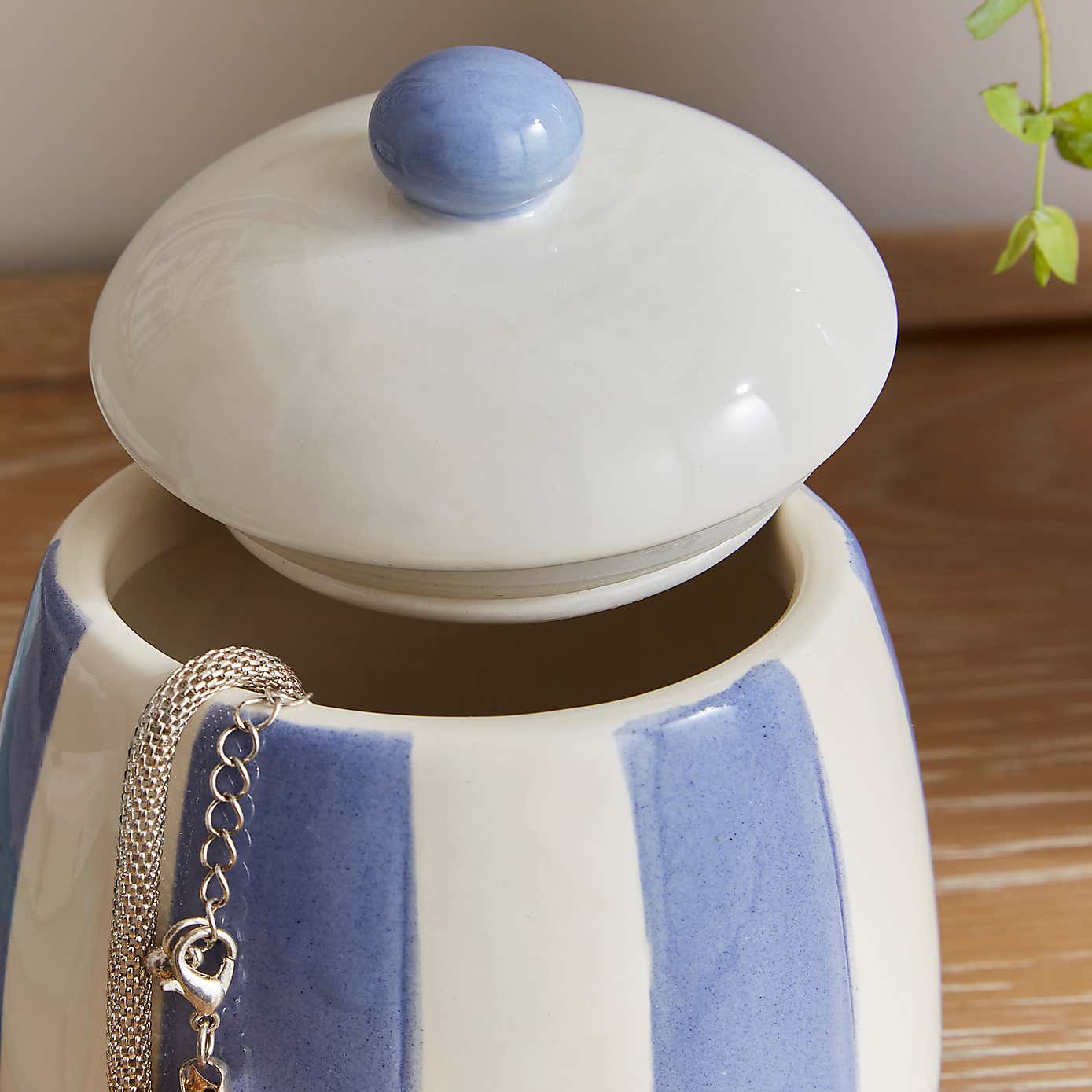 Carousel zoom image position 2 of 3