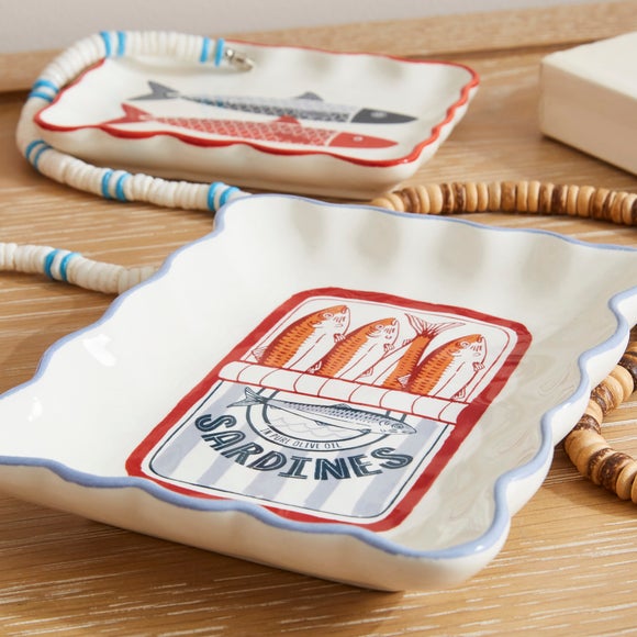 Carousel navigation image position 2 of 3