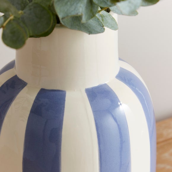 Carousel navigation image position 2 of 3