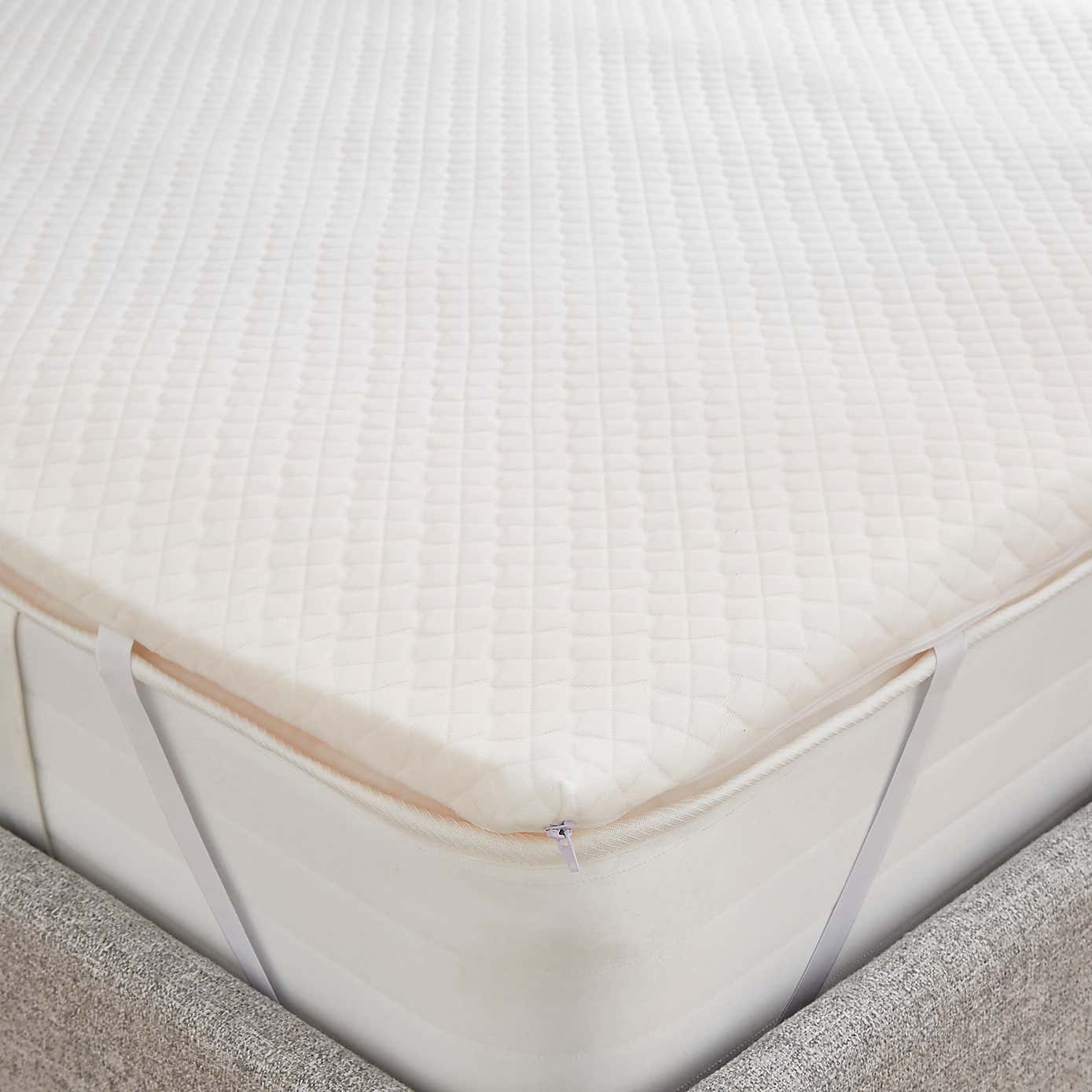 Carousel zoom image position 2 of 3