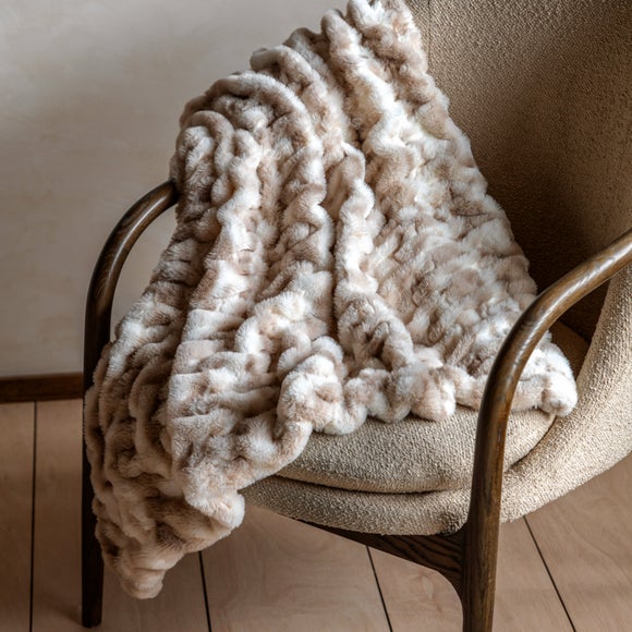 Luxurious Mottled Faux Fur Throw