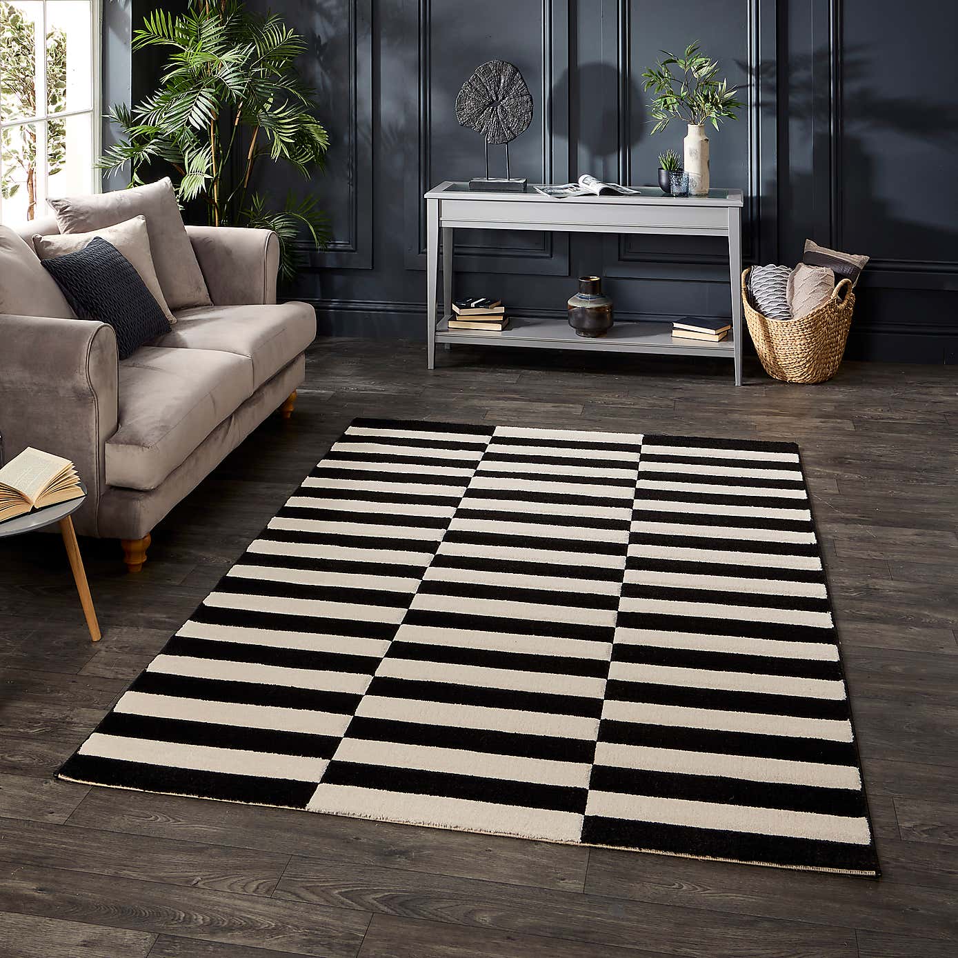 Carousel zoom image position 6 of 10