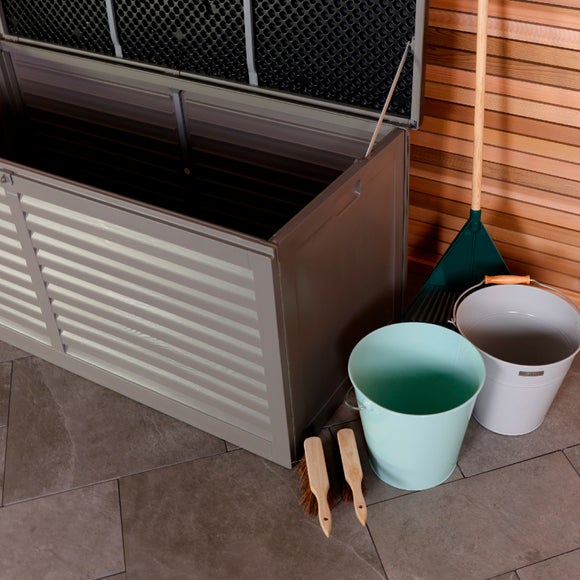 Carousel navigation image position 2 of 7