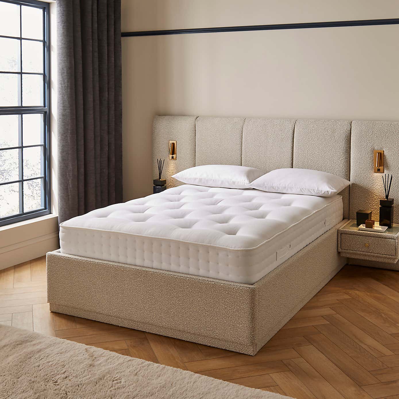 Carousel zoom image position 2 of 6