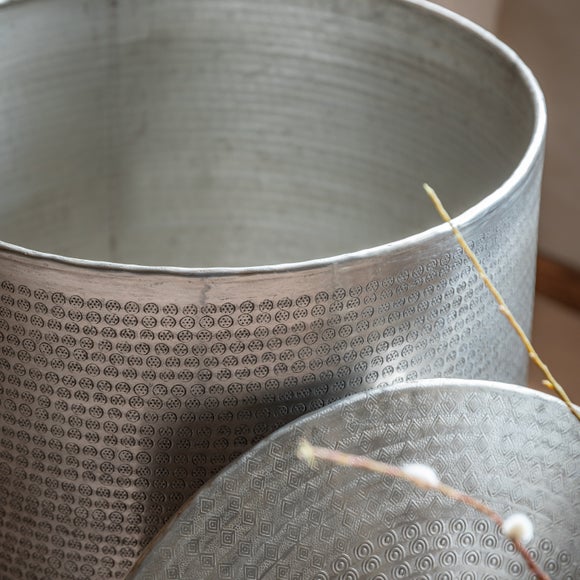 Carousel navigation image position 3 of 6