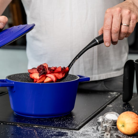 MasterClass Non-Stick Cast Aluminium Casserole Dish with Lid