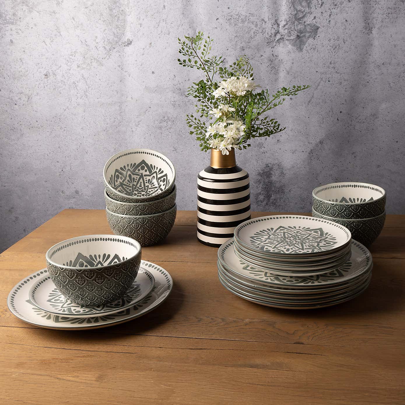 Carousel zoom image position 2 of 3