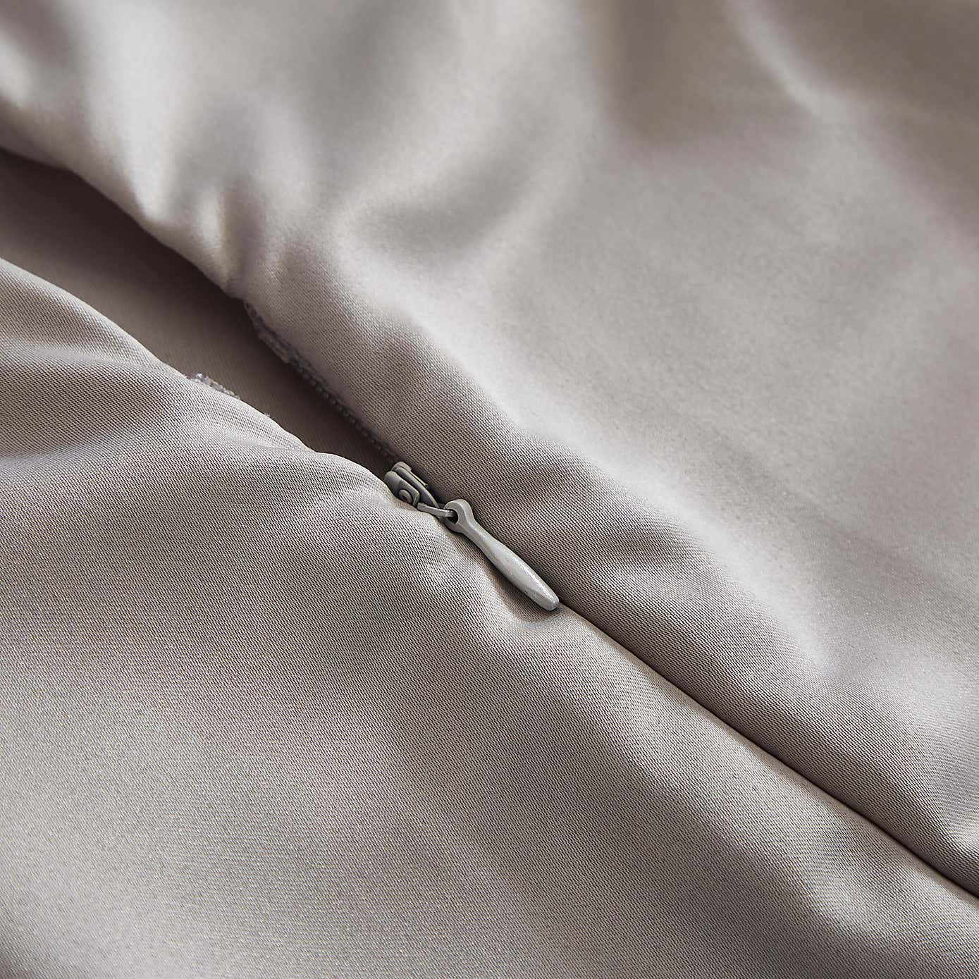 Carousel zoom image position 2 of 4