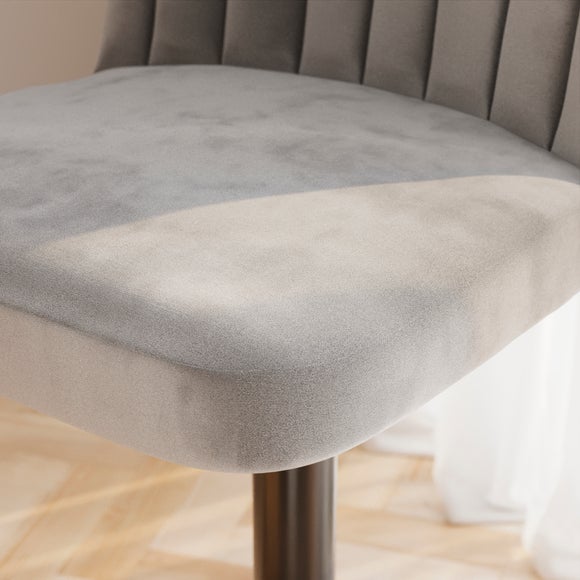 Carousel navigation image position 2 of 9