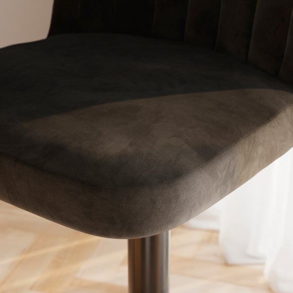 Carousel navigation image position 2 of 9