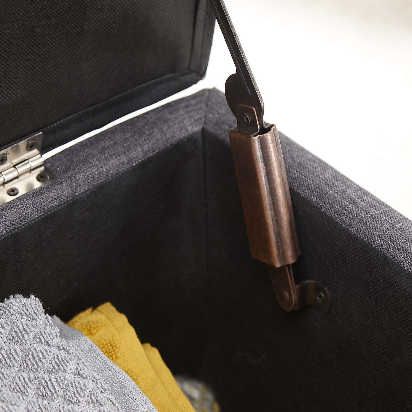 Carousel zoom image position 4 of 6