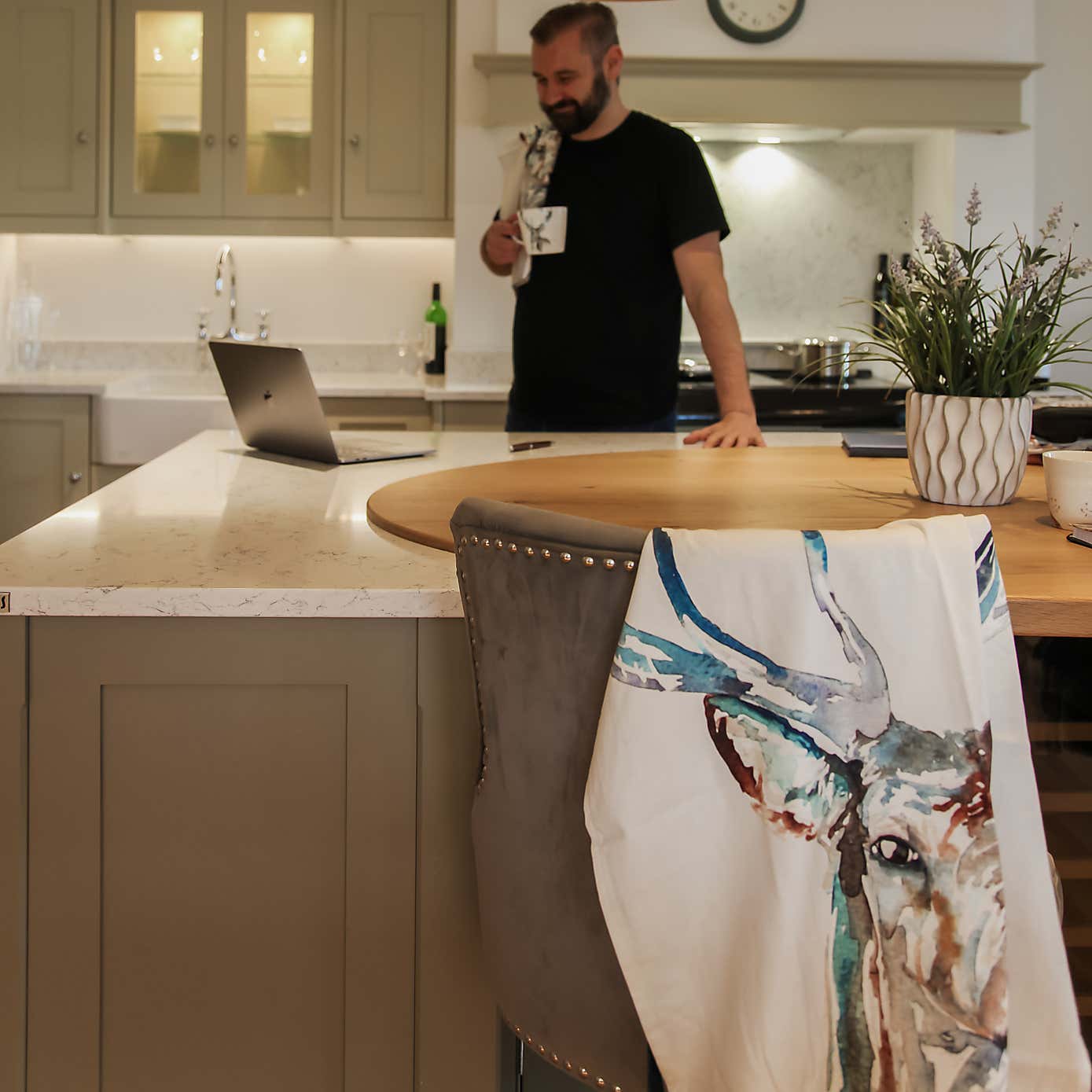 Carousel zoom image position 2 of 4