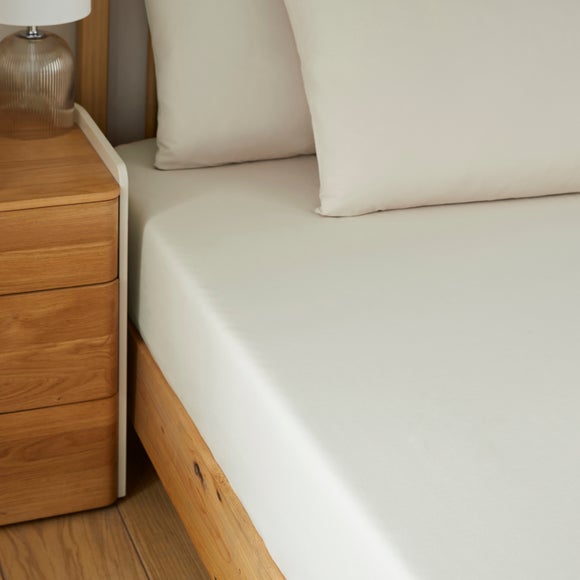 Soft and Easycare 28cm Fitted Sheet
