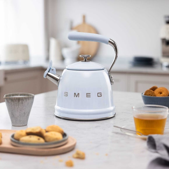 Smeg 2.3l Whistling Stove Top Kettle