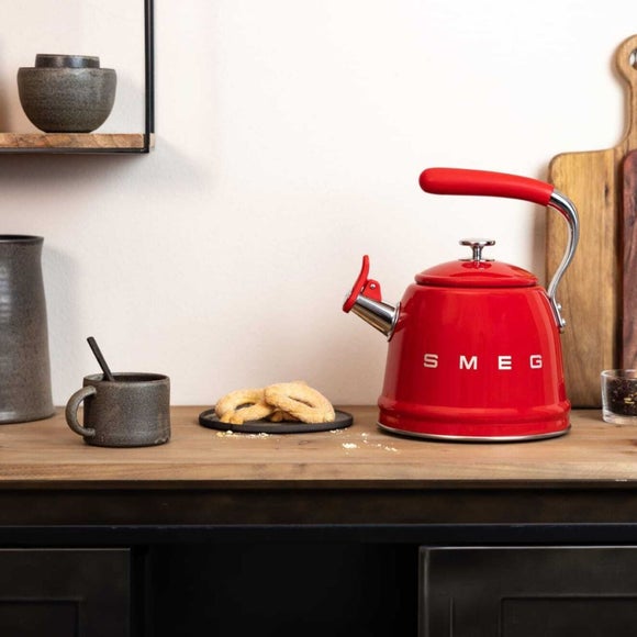 Smeg 2.3l Whistling Stove Top Kettle