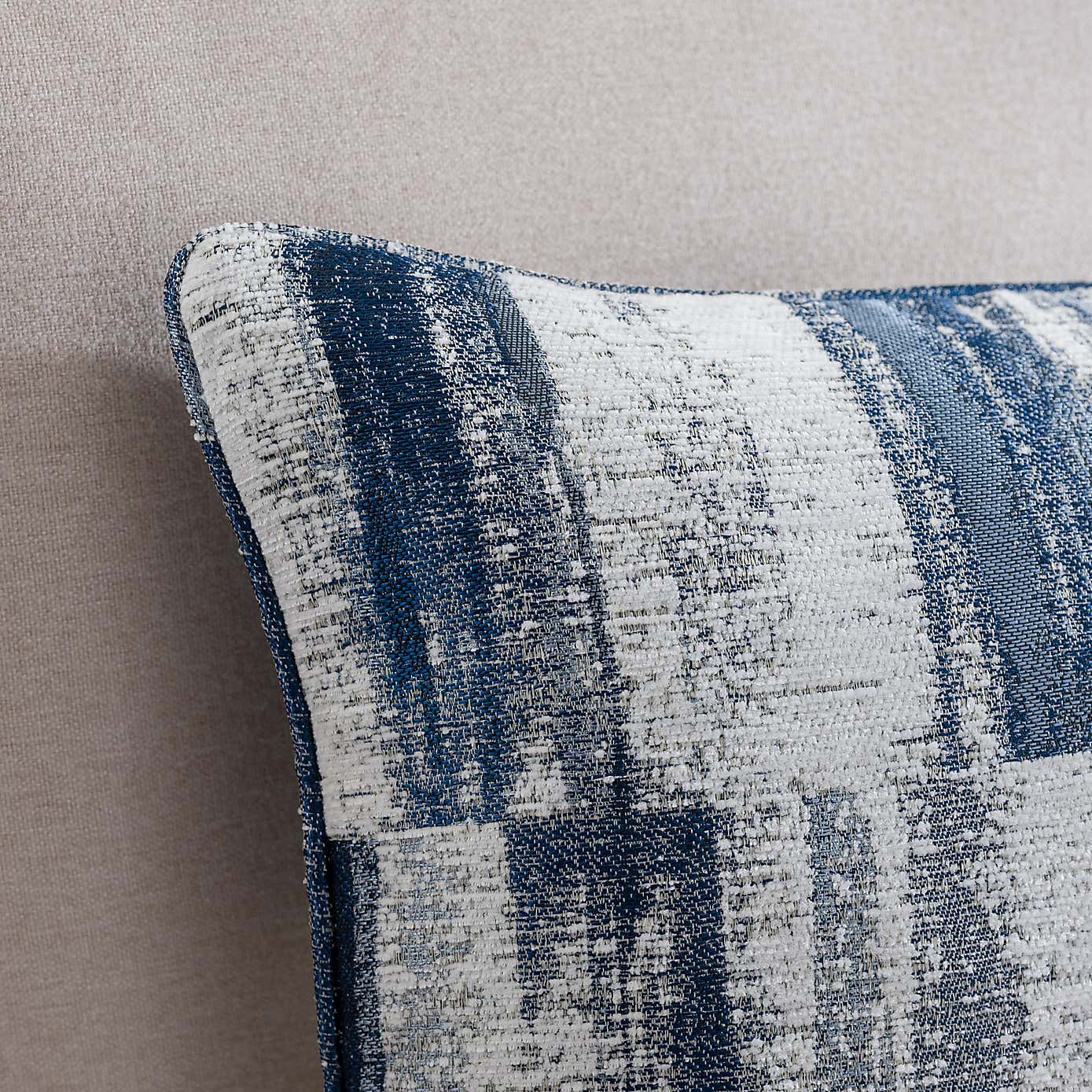 Carousel zoom image position 5 of 5