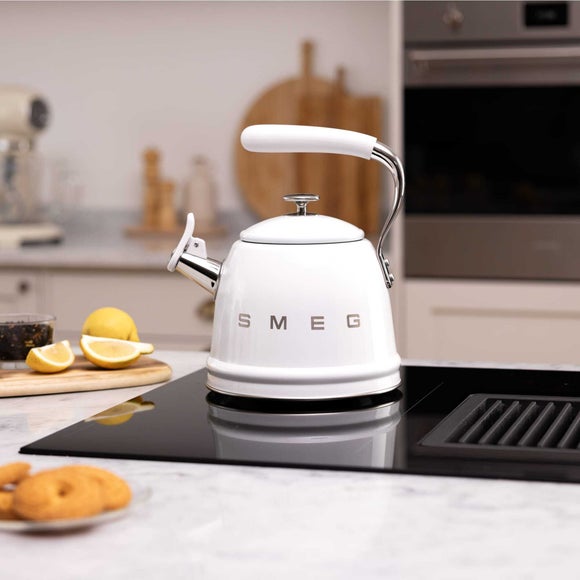 SMEG 2.3L Whistling Stove Top Kettle