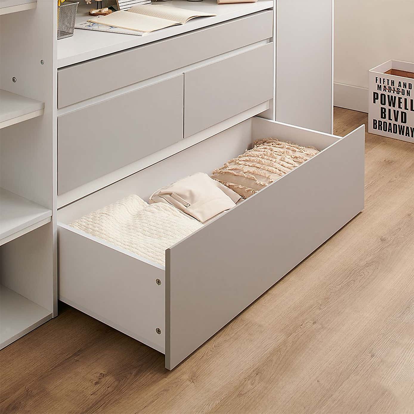 Carousel zoom image position 6 of 8