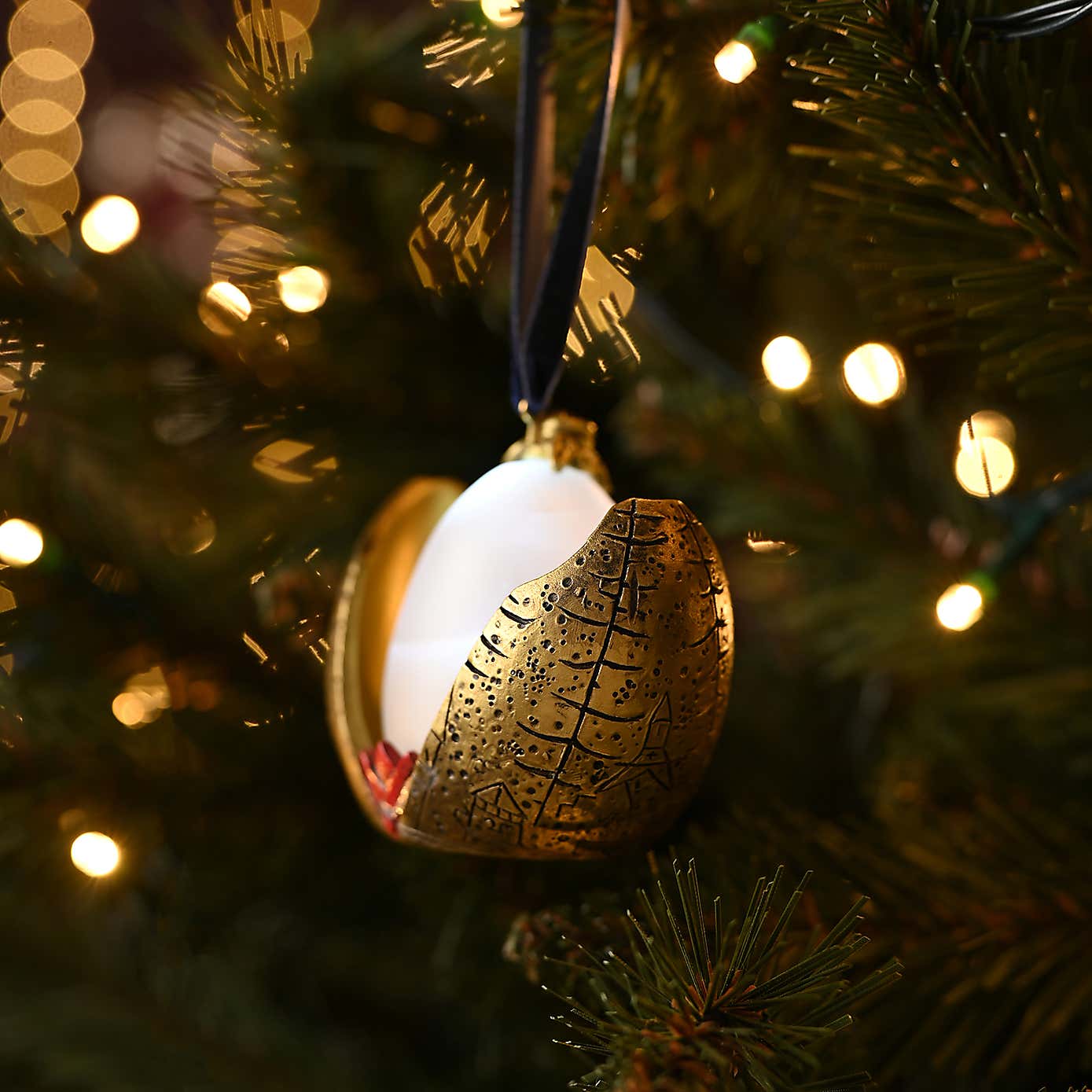 Carousel zoom image position 4 of 4