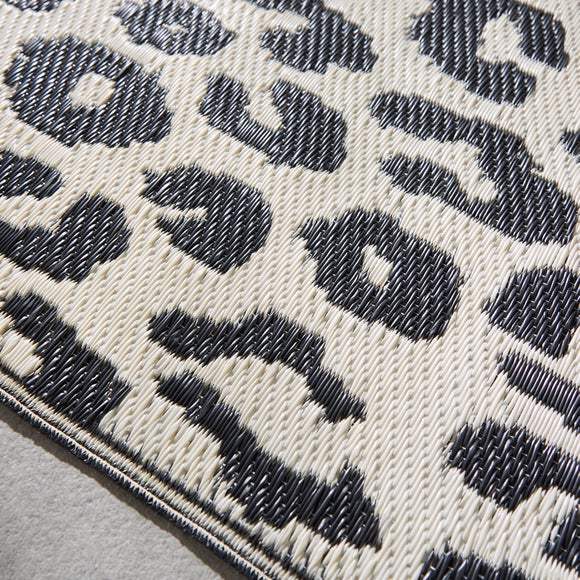 Carousel navigation image position 2 of 3