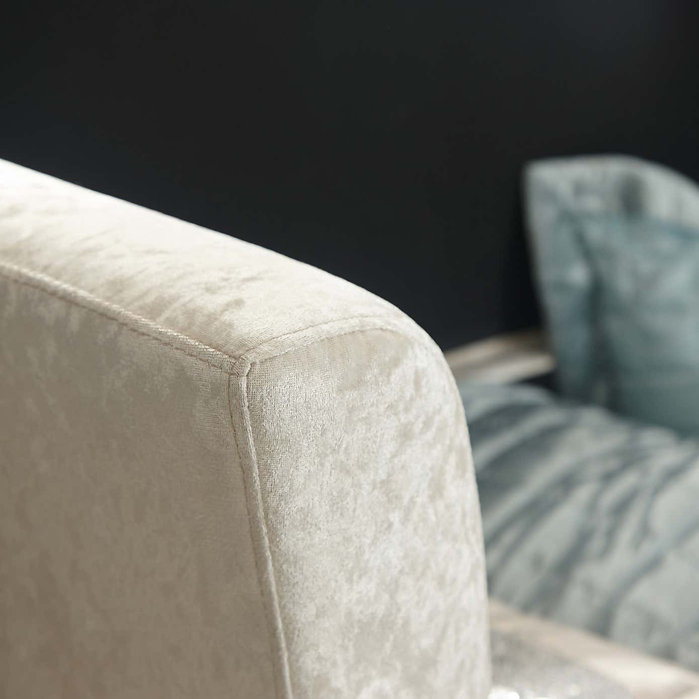 Carousel zoom image position 3 of 4