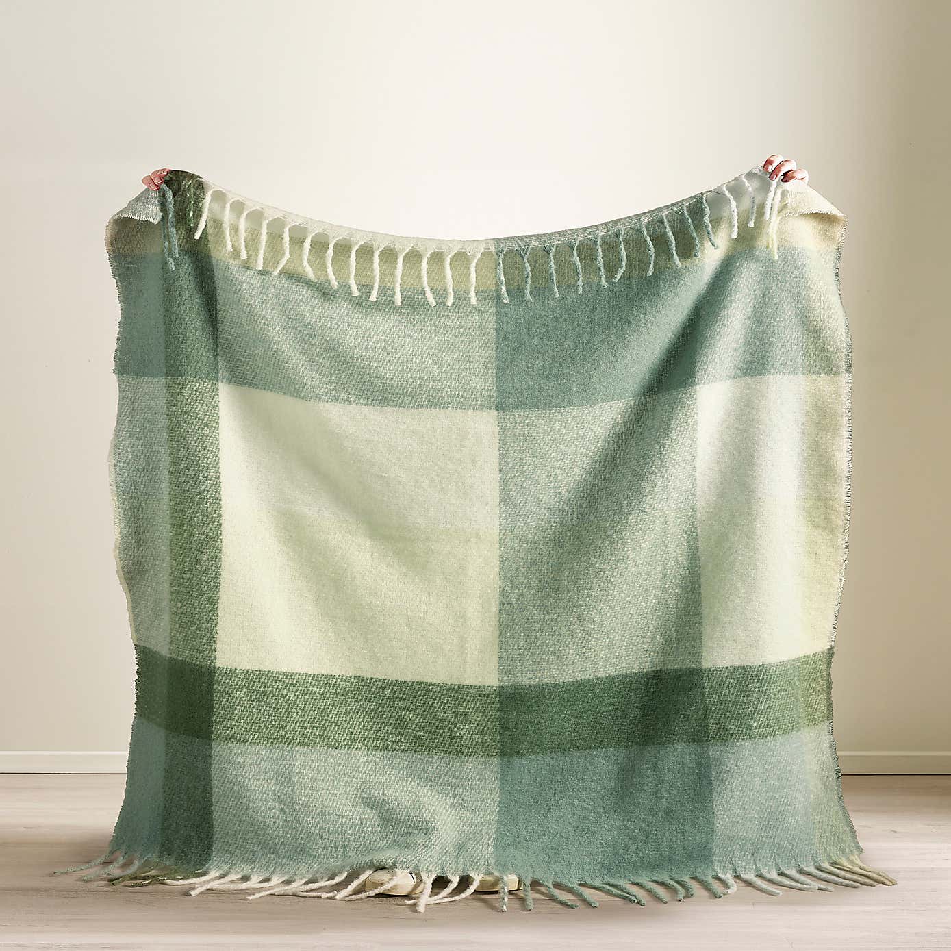 Carousel zoom image position 3 of 4