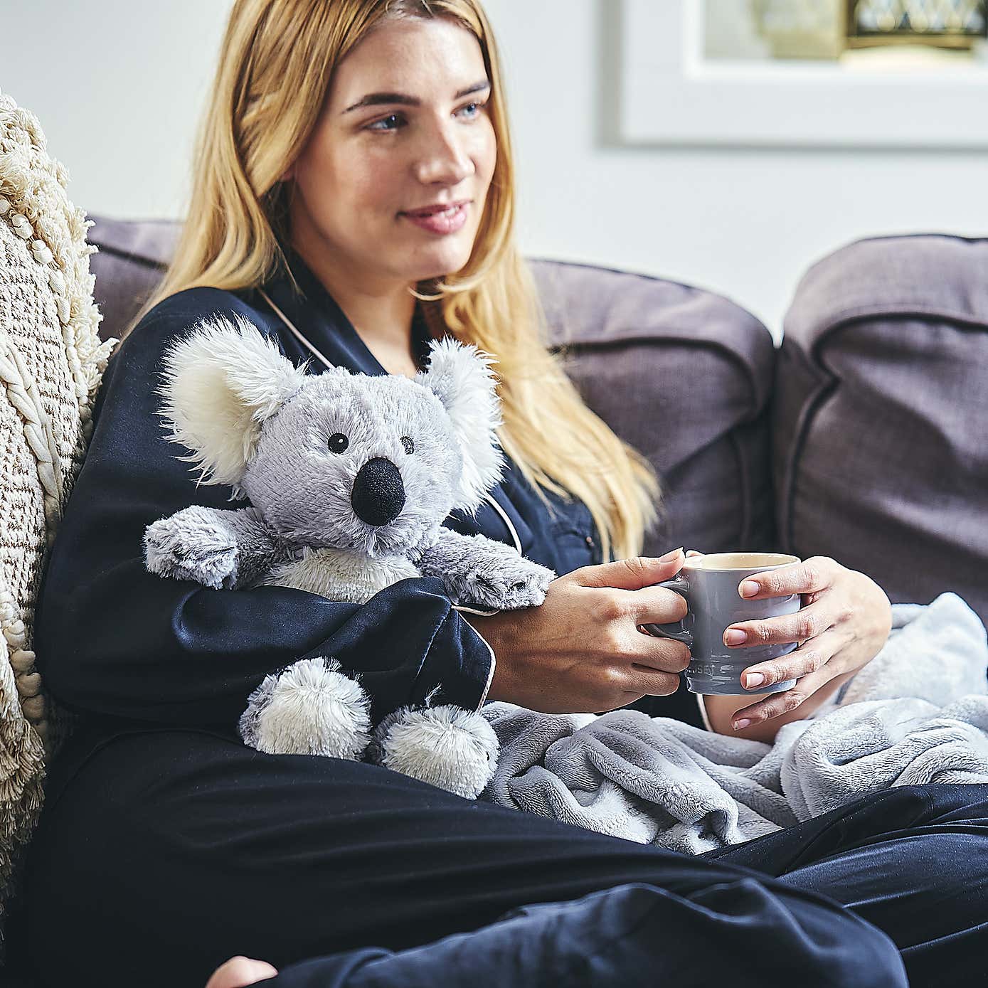 Carousel zoom image position 2 of 3