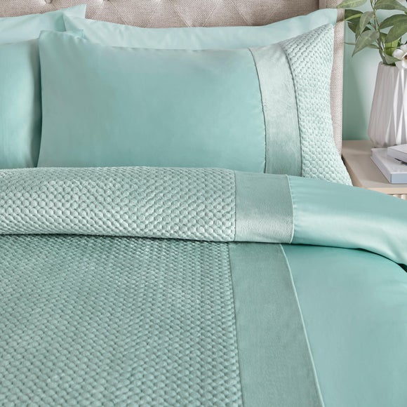 Carousel navigation image position 2 of 3