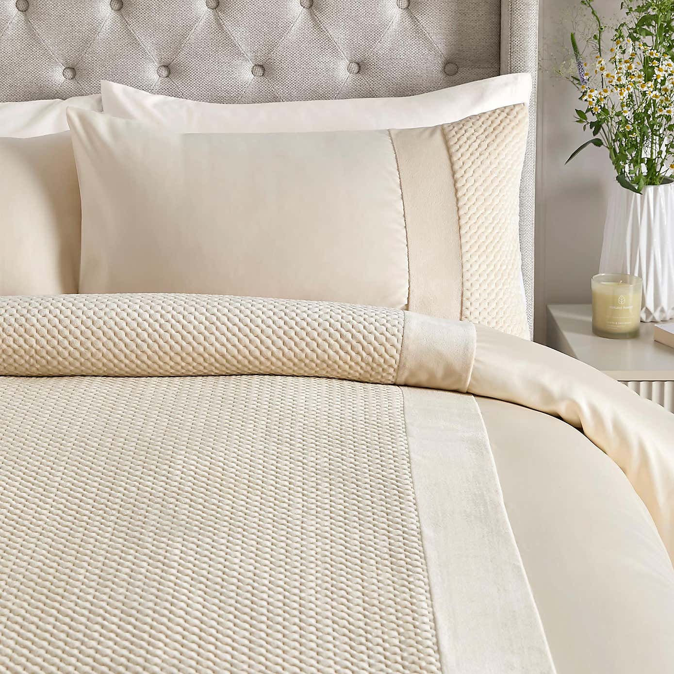 Carousel zoom image position 2 of 3