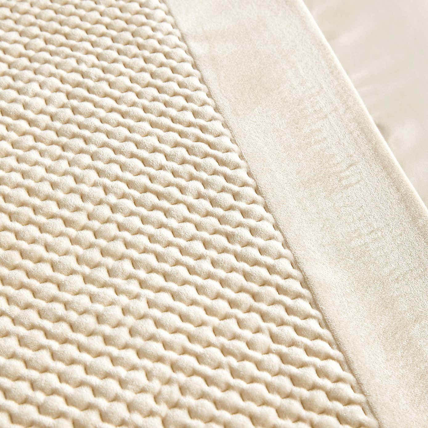 Carousel zoom image position 3 of 3