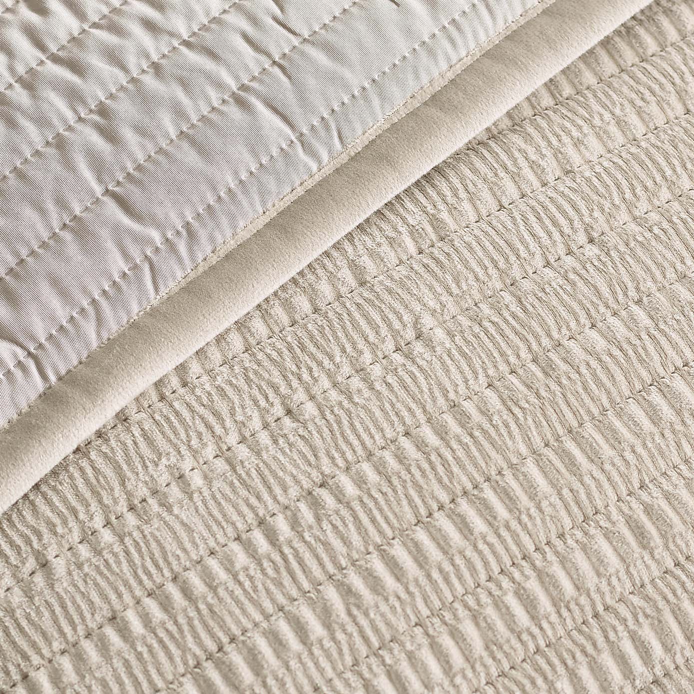 Carousel zoom image position 2 of 4